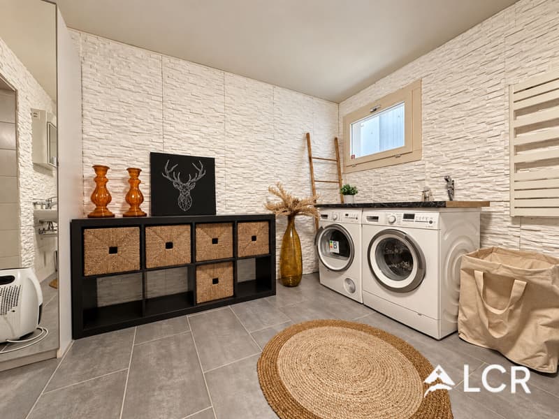 Surface commerciale aménagée en logement - 3,5 pièces - Place de parking (9)