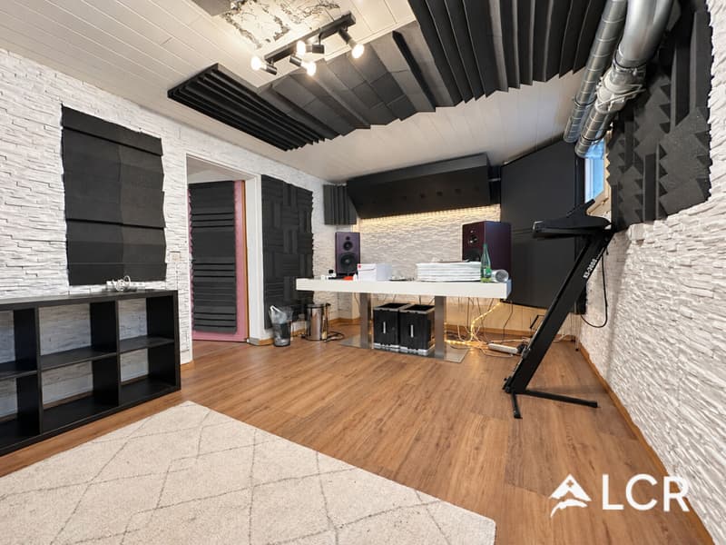Surface commerciale aménagée en logement - 3,5 pièces - Place de parking (11)