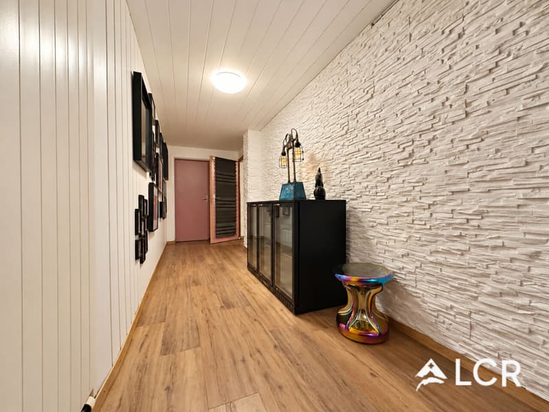 Surface commerciale aménagée en logement - 3,5 pièces - Place de parking (6)
