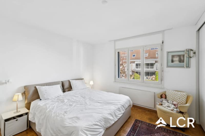 Superbe 3.5p lumineux avec cheminée, proche de la gare // GLAND (5)