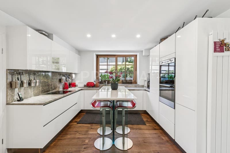Co-exclusive: Charming, spacious and bright village house in the heart of Soral (2)