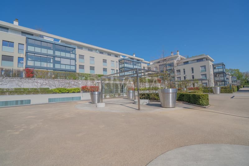 Bello appartamento di 6,5 locali con balcone e giardino d'inverno in una residenza sicura (2)