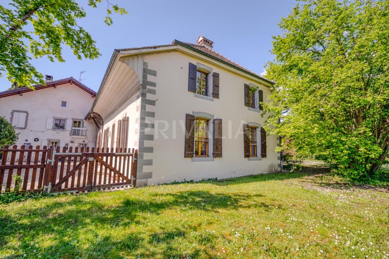 Beautiful character house in the heart of Cartigny village (6)
