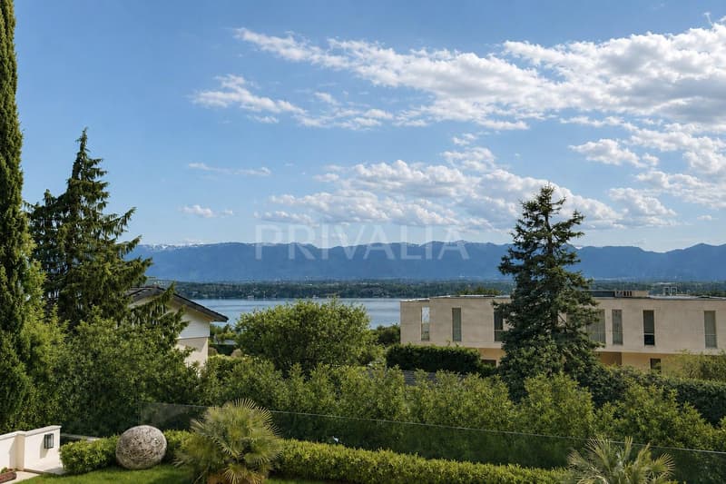 Elegante villa ristrutturata con vista sul lago a Cologny (1)