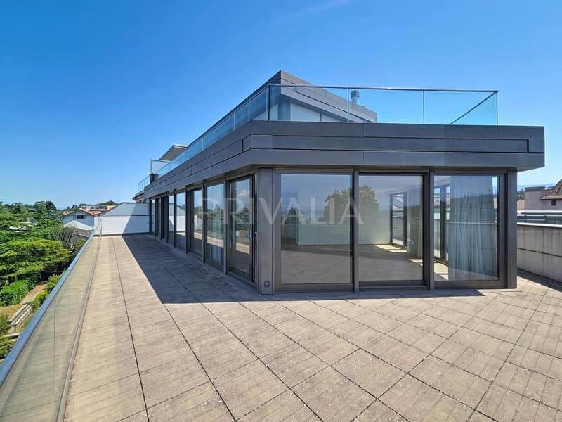 Eccezionale attico in duplex con vista panoramica sul lago e le montagne (10)