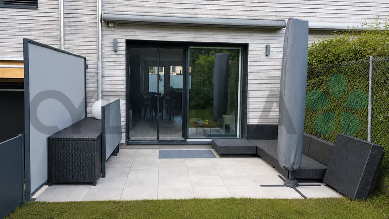 Belle maison mitoyenne d'une surface PPE de 152 m² répartie sur trois étages, en zone résidentielle d'Aire. (1)