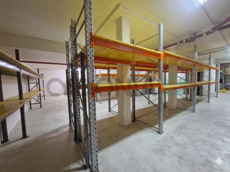 Locale commerciale con uffici e deposito in affitto, totale 270m2 (4)
