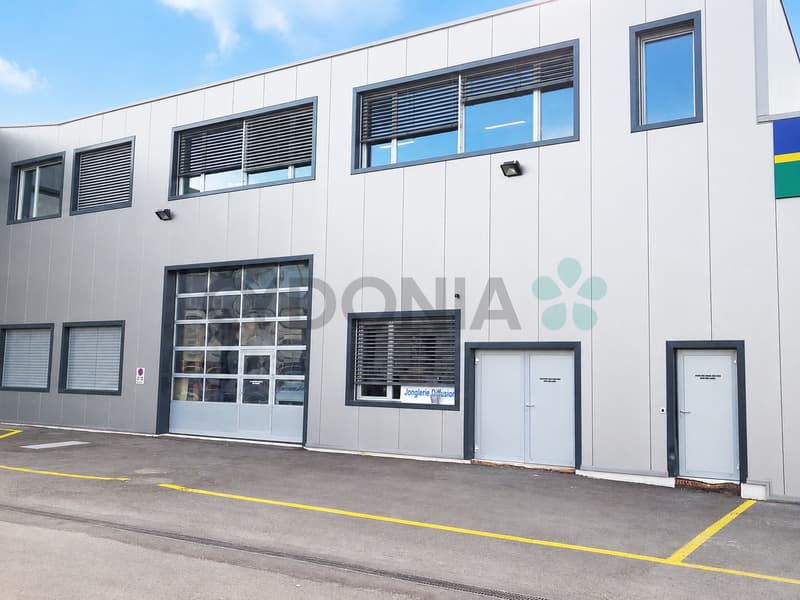 Local commercial avec bureaux et dépôt à louer totalisant 270m2 (1)