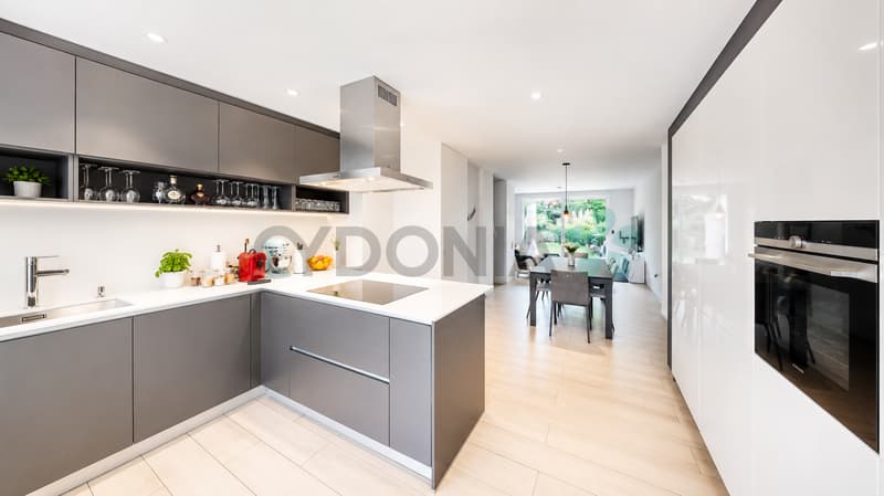 Belle maison mitoyenne d'une surface de 135 m² répartie sur trois étages, en zone résidentielle d'Aire. (2)