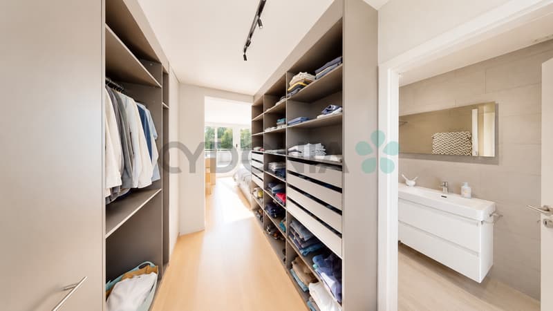 Belle maison mitoyenne d'une surface de 135 m² répartie sur trois étages, en zone résidentielle d'Aire. (6)