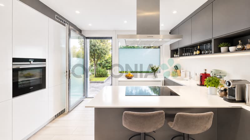 Belle maison mitoyenne d'une surface de 135 m² répartie sur trois étages, en zone résidentielle d'Aire. (13)