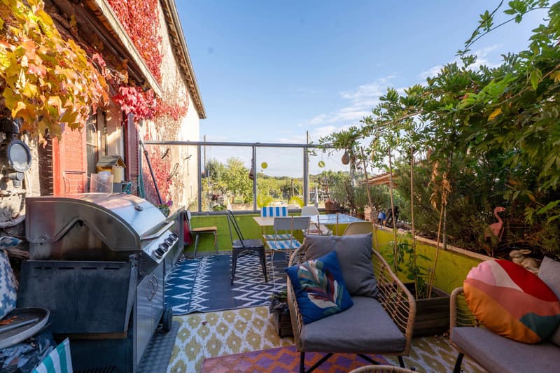 Maison villageoise de caractère avec 3 logements, jardin et terrasse (10)