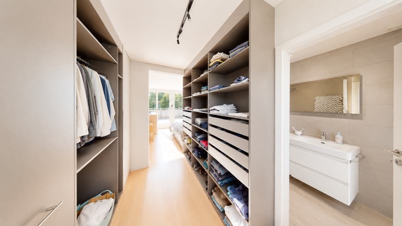 Exclusivité Belle maison mitoyenne de 135 m²,sur trois étages, en zone résidentielle d'Aire. (4)