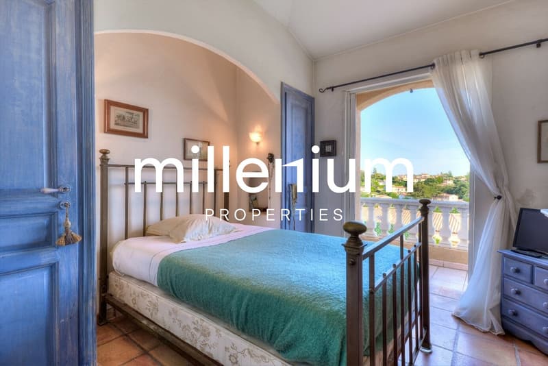 Villa avec piscine et vue mer à Antibes (6)