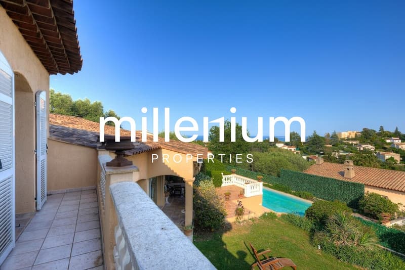 Villa avec piscine et vue mer à Antibes (2)