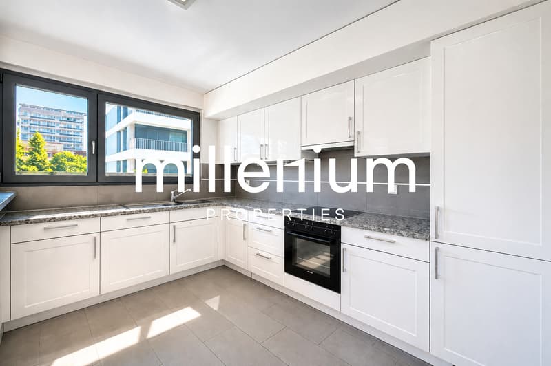 Schönes contemporary Apartment mit Balkon (2)