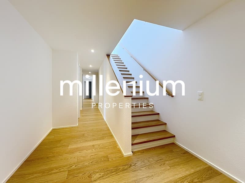 Luxurious villa with a panoramic view of the mountains and lake (10)