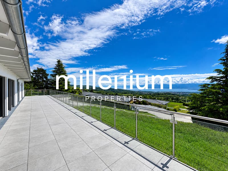 Luxurious villa with a panoramic view of the mountains and lake (6)