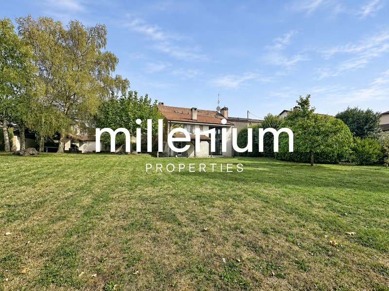 Exceptional 18th-Century Property with Indoor Swimming Pool, Wellness (2)