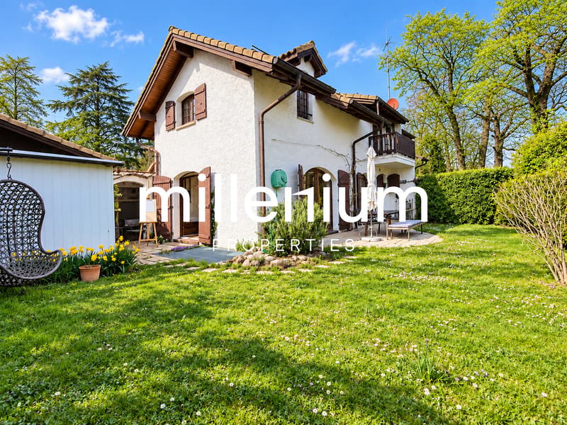 Maison contemporaine semi meublée avec jardin et studio indépendant (10)