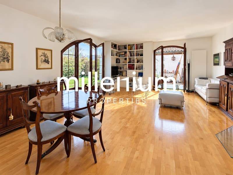 Maison contemporaine semi meublée avec jardin et studio indépendant (3)
