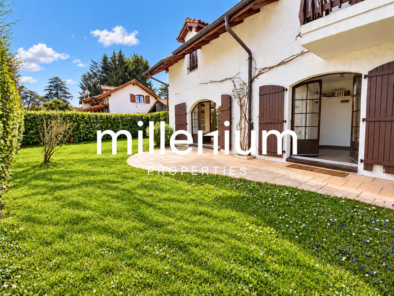 Maison contemporaine semi meublée avec jardin et studio indépendant (1)