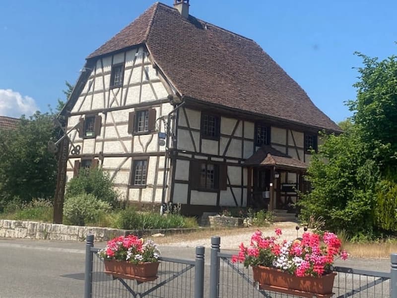 Réf: 11036*** Secteur Leymen / Oltingue: Maison avec restaurant env. 190 m² sur env. 8 ares (1)