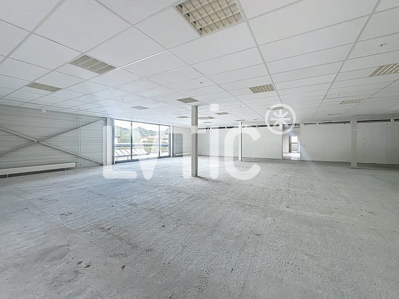 Sala di mostra, uffici, locali di 1265 m2 divisibili in affitto a Conthey (8)