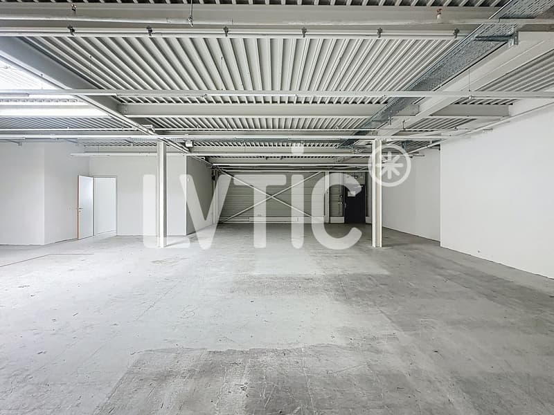 Sala di mostra, uffici, locali di 1265 m2 divisibili in affitto a Conthey (9)