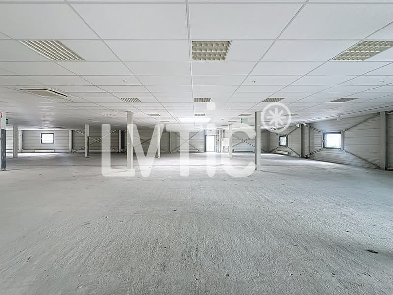 Sala di mostra, uffici, locali di 1265 m2 divisibili in affitto a Conthey (6)