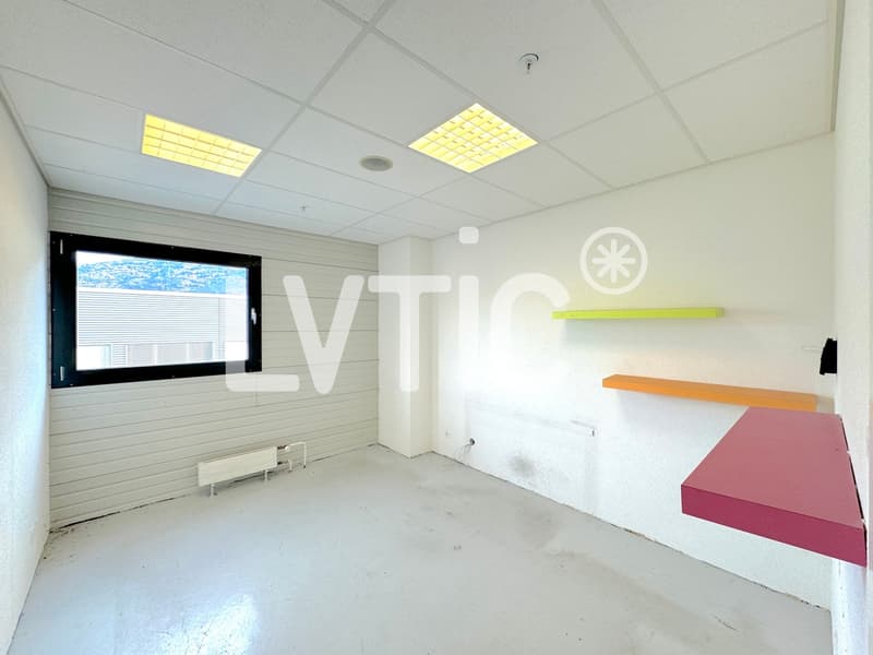 Sala di esposizione, uffici, locali di 290 m2 in affitto a Conthey (4)