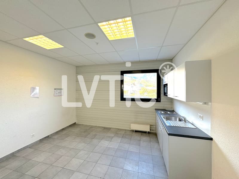 Sala di esposizione, uffici, locali di 290 m2 in affitto a Conthey (5)