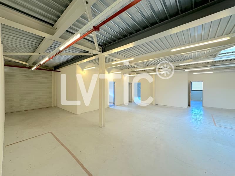 Sala di esposizione, uffici, locali di 290 m2 in affitto a Conthey (2)