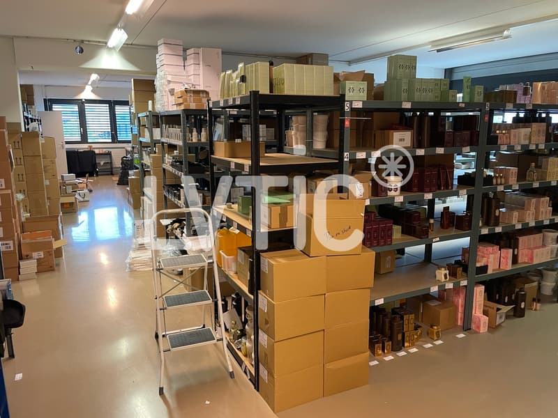 Uffici, laboratorio, atelier, deposito di 330 m2 in affitto a Nyon (7)