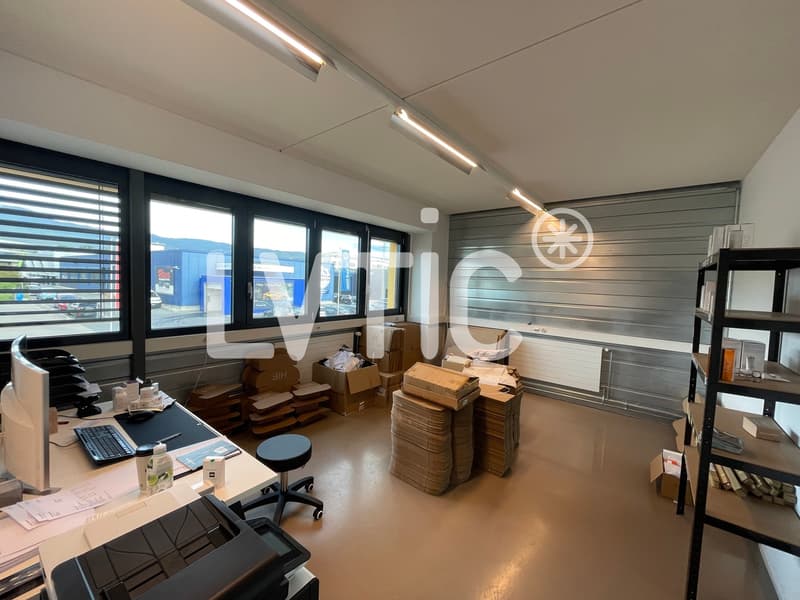 Uffici, laboratorio, atelier, deposito di 330 m2 in affitto a Nyon (4)