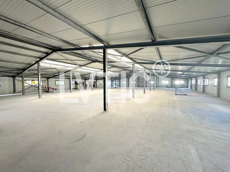 Halle industrielle, dépôt indépendant de 2200 m2 à louer à Sierre (4)