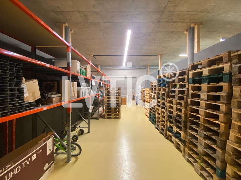 Offices, 1'450 m2 warehouse for sale in Givisiez - Fribourg (8)