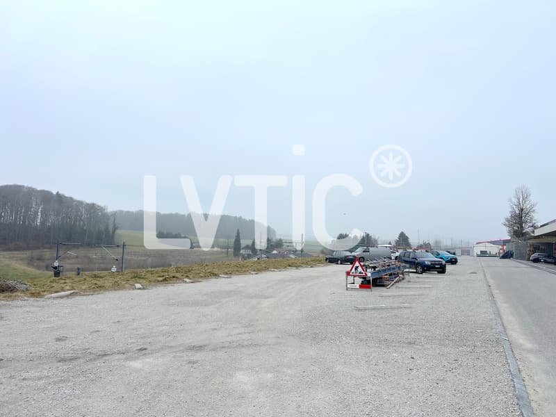 Surface extérieure de 2000 m2 divisibles à louer à Avry-sur-Matran (2)