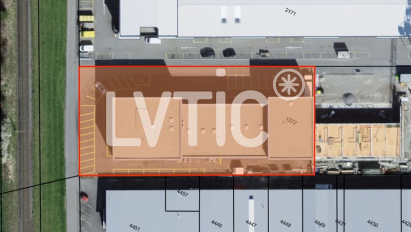 Edificio industriale, laboratori, uffici di 3000 m2 in vendita a Collombey (1)