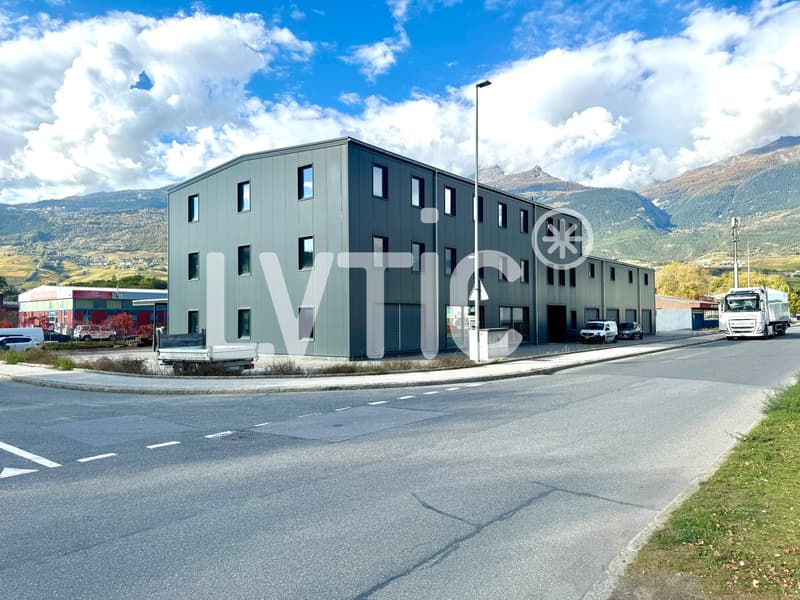 Edificio industriale di 1800 m2 su un terreno di 1680 m2 in vendita a Sierre (4)