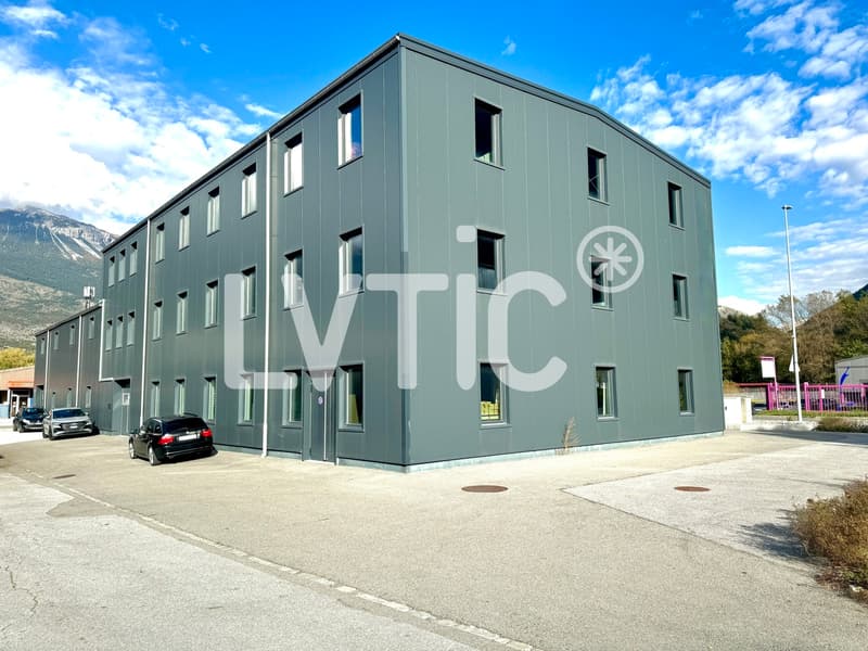 Edificio industriale di 1800 m2 su un terreno di 1680 m2 in vendita a Sierre (2)