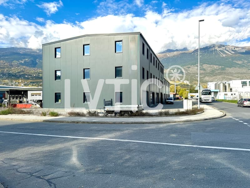 Edificio industriale di 1800 m2 su un terreno di 1680 m2 in vendita a Sierre (3)