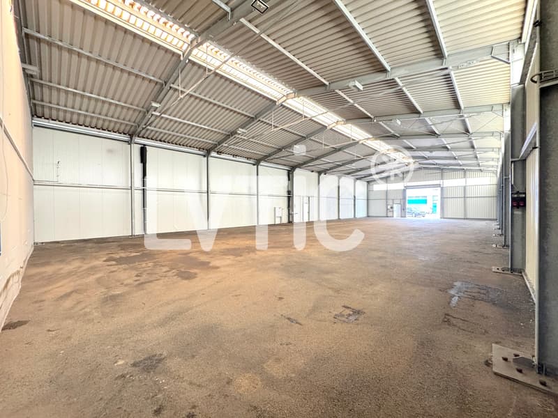 Deposit, workshop of 600 m2 divisible from 300 m2 for rent in St-Aubin (4)