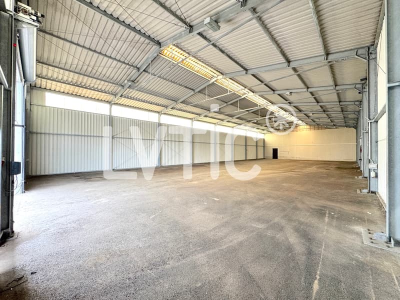Deposit, workshop of 600 m2 divisible from 300 m2 for rent in St-Aubin (2)