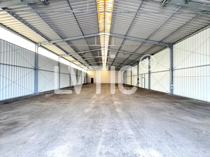 Deposit, workshop of 600 m2 divisible from 300 m2 for rent in St-Aubin (1)