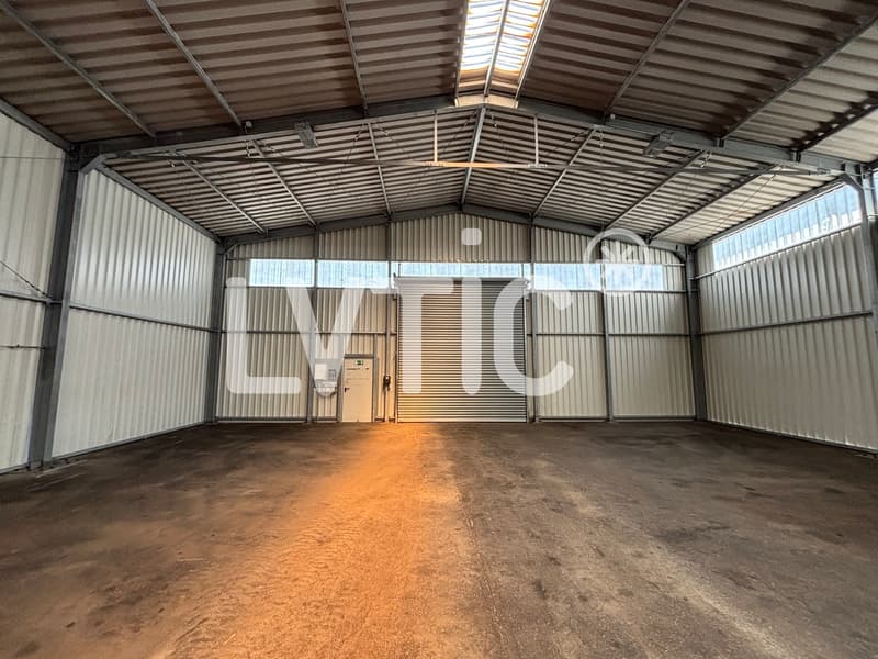 Deposito, laboratorio di 600 m2 divisibile da 300 m2 in affitto a St-Aubin (2)