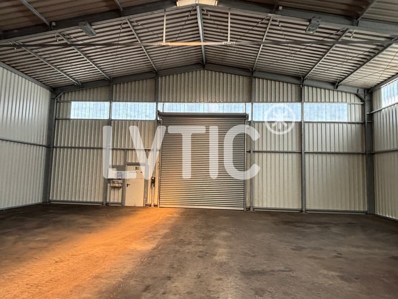 Deposito, laboratorio di 600 m2 divisibile da 300 m2 in affitto a St-Aubin (3)