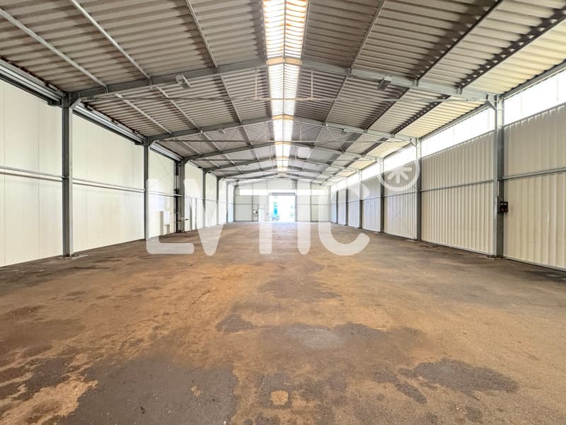 Deposit, workshop of 600 m2 divisible from 300 m2 for rent in St-Aubin (3)