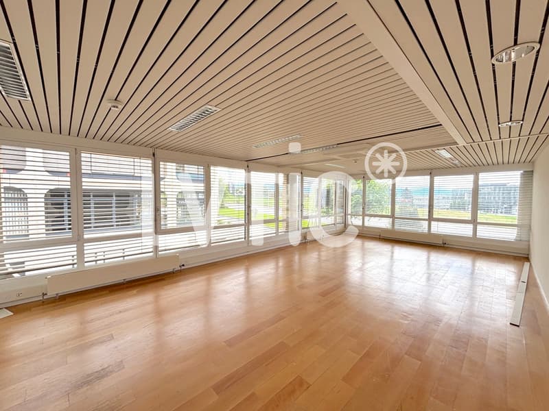 Showroom, locali, uffici di 640 m2 in affitto a Crissier (7)