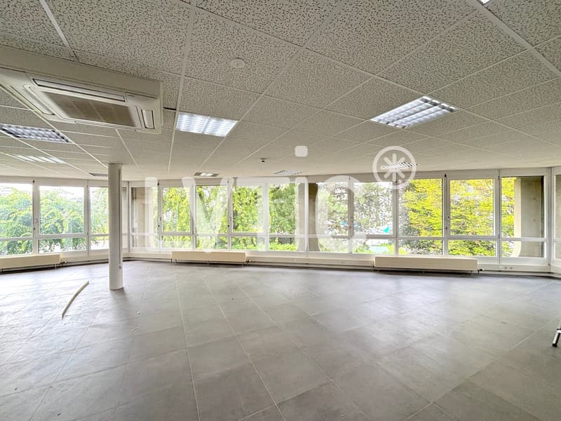 Showroom, locali, uffici di 640 m2 in affitto a Crissier (5)